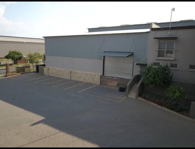 2,310M² WAREHOUSE FOR SALE IN SUNDERLAND RIDGE